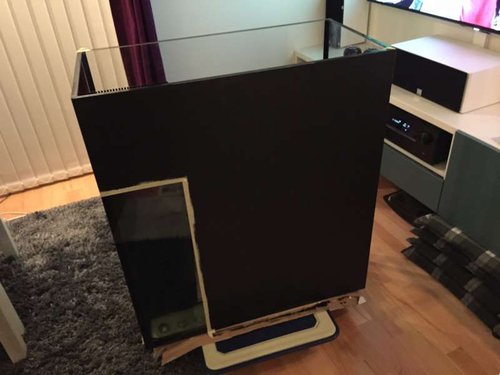 Bagsiden blev malet med sort akrylmaling - tanken med det umalede, var det var nemmere at se ned i overløbet - dum ide - er malet helt sort nu.