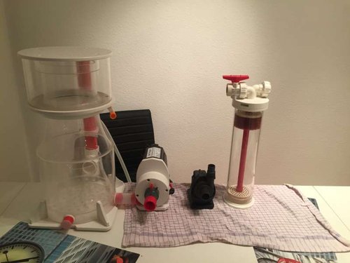 skummer, returpumpe og reaktor