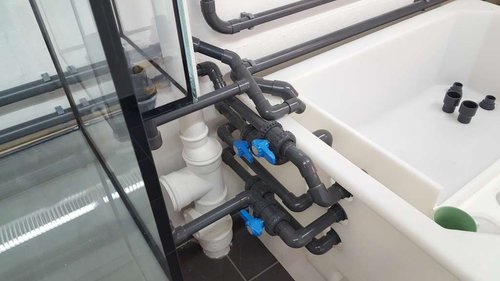 Det er lidt af et virvar..jpg (48.15 KiB) Vist 20140 gange Der er en del haner der skal justeres ind. Det er lidt af et virvar og så er der også haner inde ved vandskiftesumpen og ved fragtankene.<br />Der er kun de haner der er nødvendige, men der er også rigeligt at holde styr på.