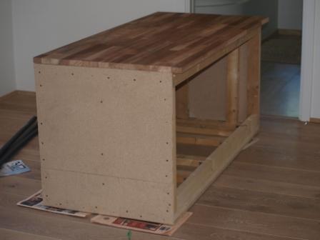 5 Hjemmelavet bord rå udgave.JPG