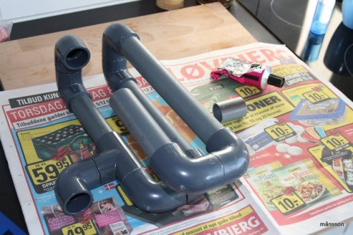 sådan kom overløbet så til at se ud og man skiller det ikke lige ad, jeg har limet det med tagrende lim fra Tangit... Der er nogle dele jeg skulle have smalet med den indkøbte akvarie silicone, men sådan kom det ikke til at gå!