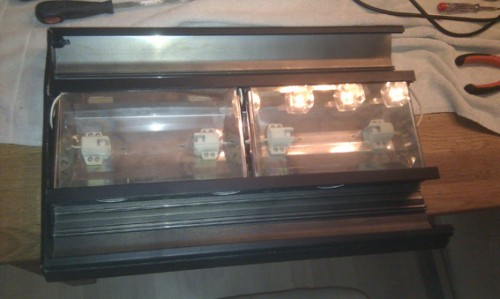 IMAG0329.jpg (93.37 KiB) Vist 1597 gange boyu er rat smarte, hvis man tænker på masseprudoktion og flexibilitet. i denne serie af lamper køre de med det samme lampeprofil uanset længden og antal af hqi og led og t5`er. så det er enkelt at gå til :-) jeg startede med at afkorte aluprofilet så der lige ku sidde 2 stk hqi´er ved siden af hinanden (53 cm)