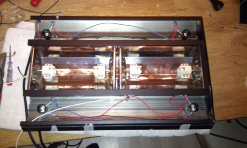 IMAG0333.jpg (127.01 KiB) Vist 1597 gange dernæst plaserede jeg de fire led nat lys som sad i midten før, i hver sit hjørne. og så var det tid til lidt kabel arbejde :-)