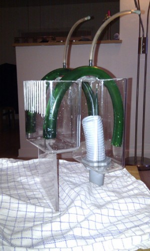 IMAG0302.jpg (109.59 KiB) Vist 1572 gange overløbet er lavet af 2 stk plast beholdere fra brugsen til ca 40 kr. og når mand bor på bornholm som jeg og ikke har en saltvands biks rundt om hjørnet, købte jeg i det lokale byggemarked en rørgennemføring til en regnvandstønde istedet. samled pris for overløb. ca 100 kr