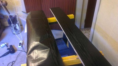 IMAG0134.jpg (32.36 KiB) Vist 5122 gange Dækplader lavet af vandfast krydsfinet og sort folie der passer med skabet er lagt på.