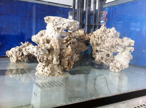 IMG_0182.JPG (57.79 KiB) Vist 1969 gange Et eksempel på dybden der kommer i den nye stensætning. Dog lidt svært at fornemme, men når man sidder og kigger ind i det er der en del flere huler og kroge og meget mere luft end i den gamle.