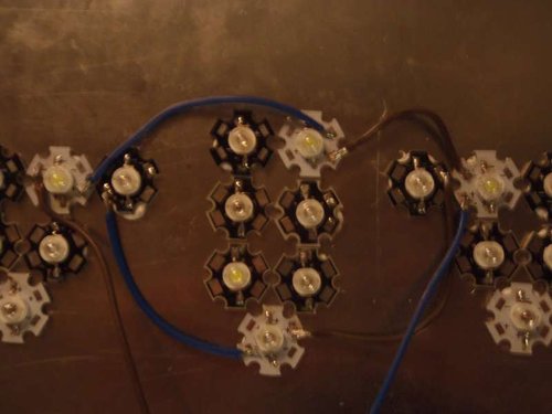 PB270657.JPG (29.91 KiB) Vist 8397 gange Det er de tre hvide, der er sat til nu. blå er + fra pot, brun er - fra pot.