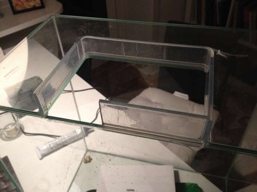 IMG_0819.JPG (32.48 KiB) Vist 1428 gange Her har jeg skåret plastikrammen væk så der er plads til at lede vandet ud.