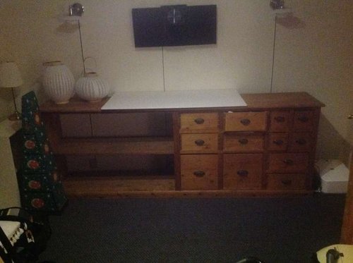 Her er købmandsdisken det så skal stå på. I jem og fix havde de en styroporplade i netop de mål det skulle være.
