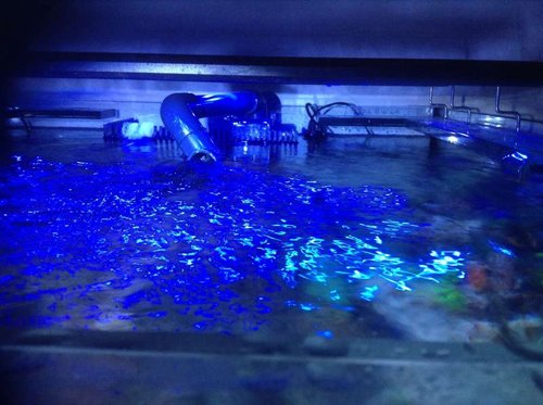 Bevægelse i overfladen giver shimning fra spotlight som Kessil/celestial