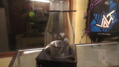 IMAG0206.jpg (29.35 KiB) Vist 4753 gange Købte en kun halvt år gammel ATI powercone 200 IS af en venlig bruger herindefra, han havde desværre renset kalkalger af med en grydesvamp så hele keglen var mat ude og inde, den fik jeg poleret op i hånden med en gang auto lak rens og et par timers arbejde :) toppen har lidt tilbage med det hele var meget værre før :) godt tilfreds med resultatet.